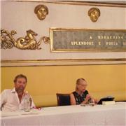 laureata vecchio ordinamento offre lezioni di materie umanistiche, aiuto stesura tesi, redazione e correzione articoli